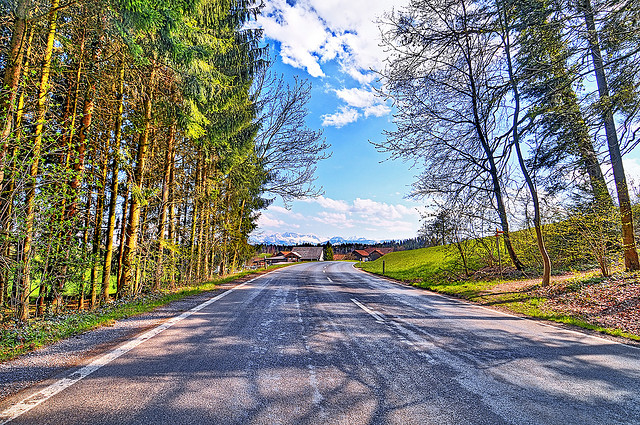 Road to the Alps. Flickr: Tambako The Jaguar
