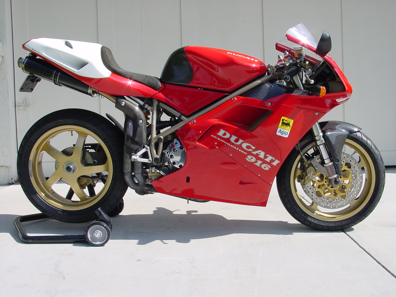 Ducati 916 credit Ducati 