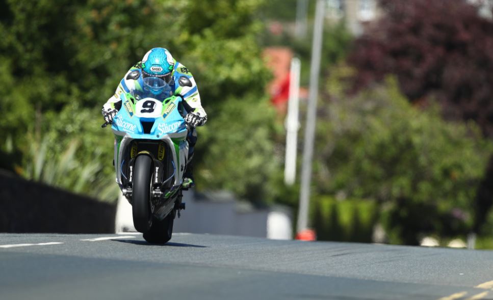 Dean Harrison Superbike race TT 2017 image credit @METZELERMOTO Twitter