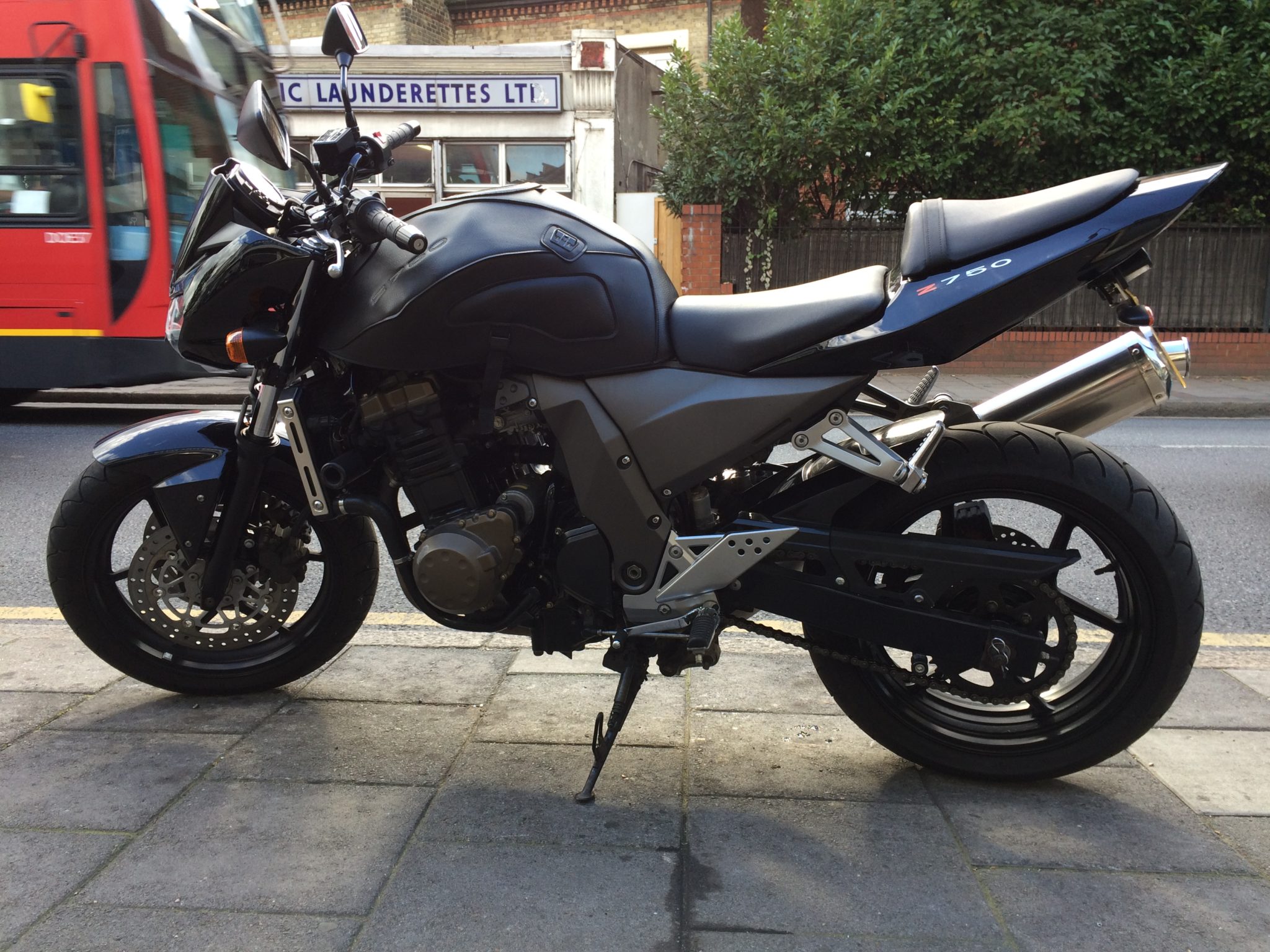 Kawasaki Z750 - Reasonably Scaled Down