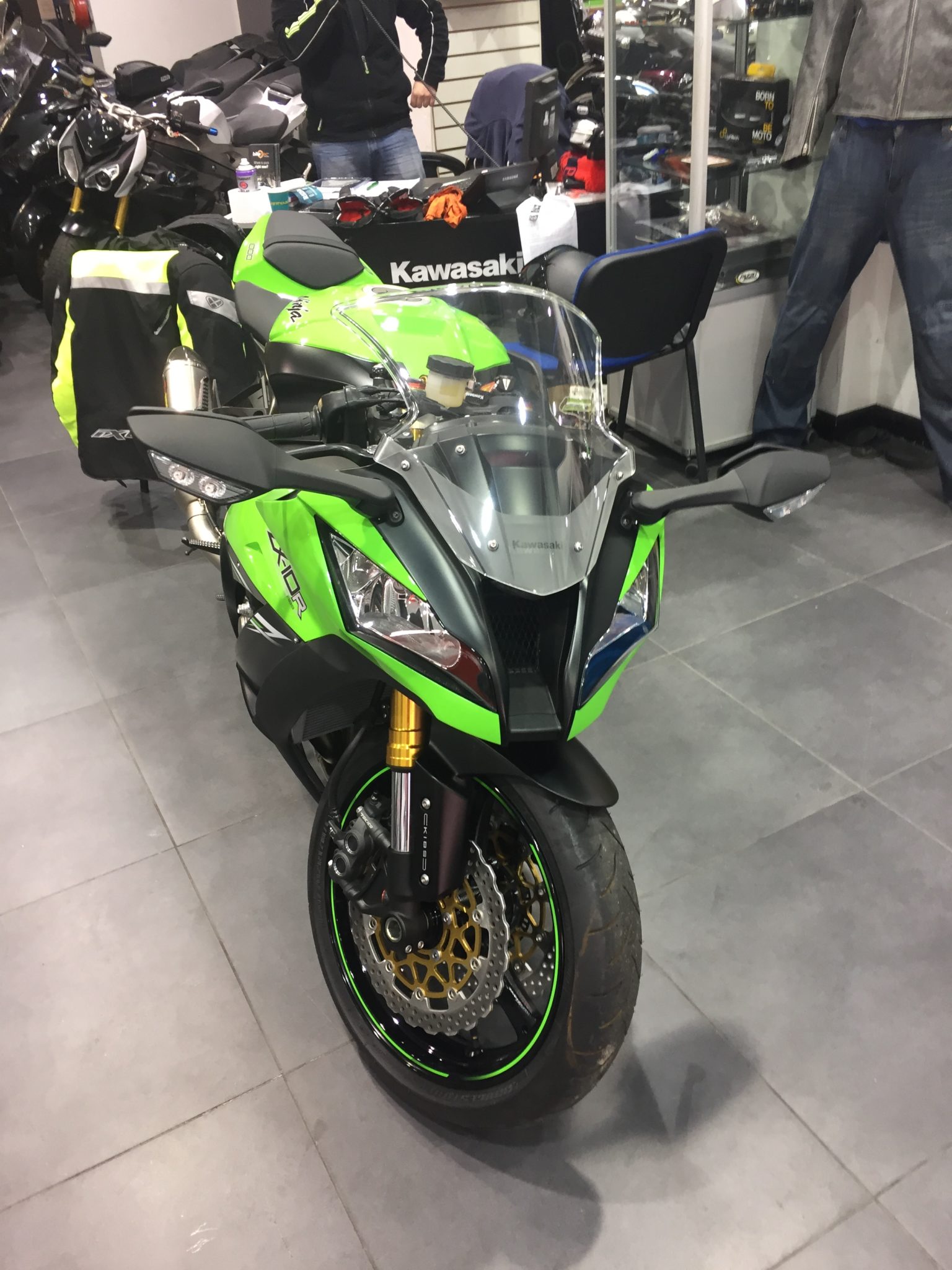 Kawasaki ZX 10R Review Kawasaki Bike Reviews Devitt