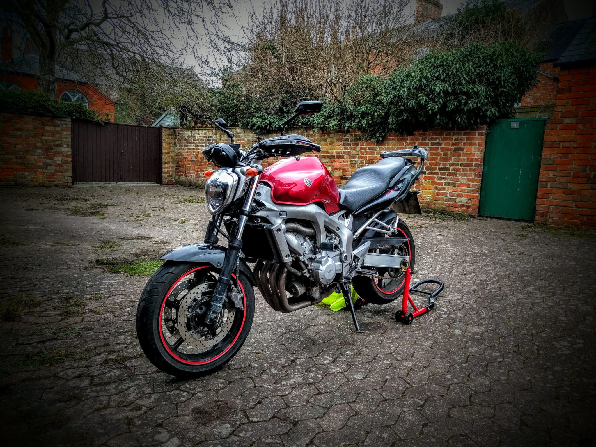 Emilio Garcia – Yamaha FZ6 Fazer