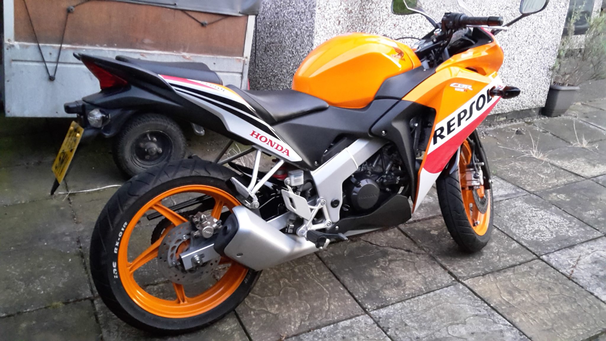 Handy Andy – Honda CBR125R 1