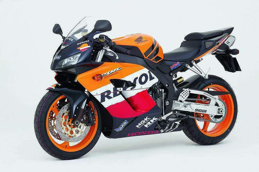 Honda-CBR1000RR-05-Repsol-3