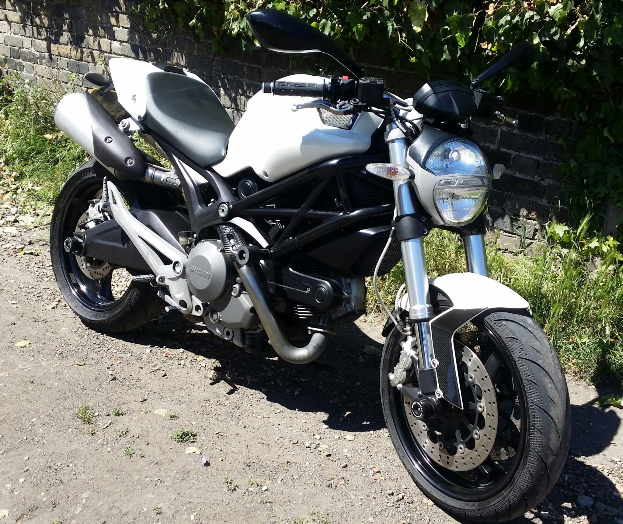 Karen – Ducati Monster 696 2