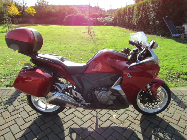 Andy Machin – Honda VFR1200F DCT (2)