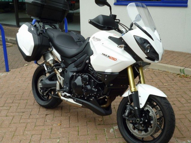 Triumph Tiger 1050 Review Triumph Bike Reviews Devitt