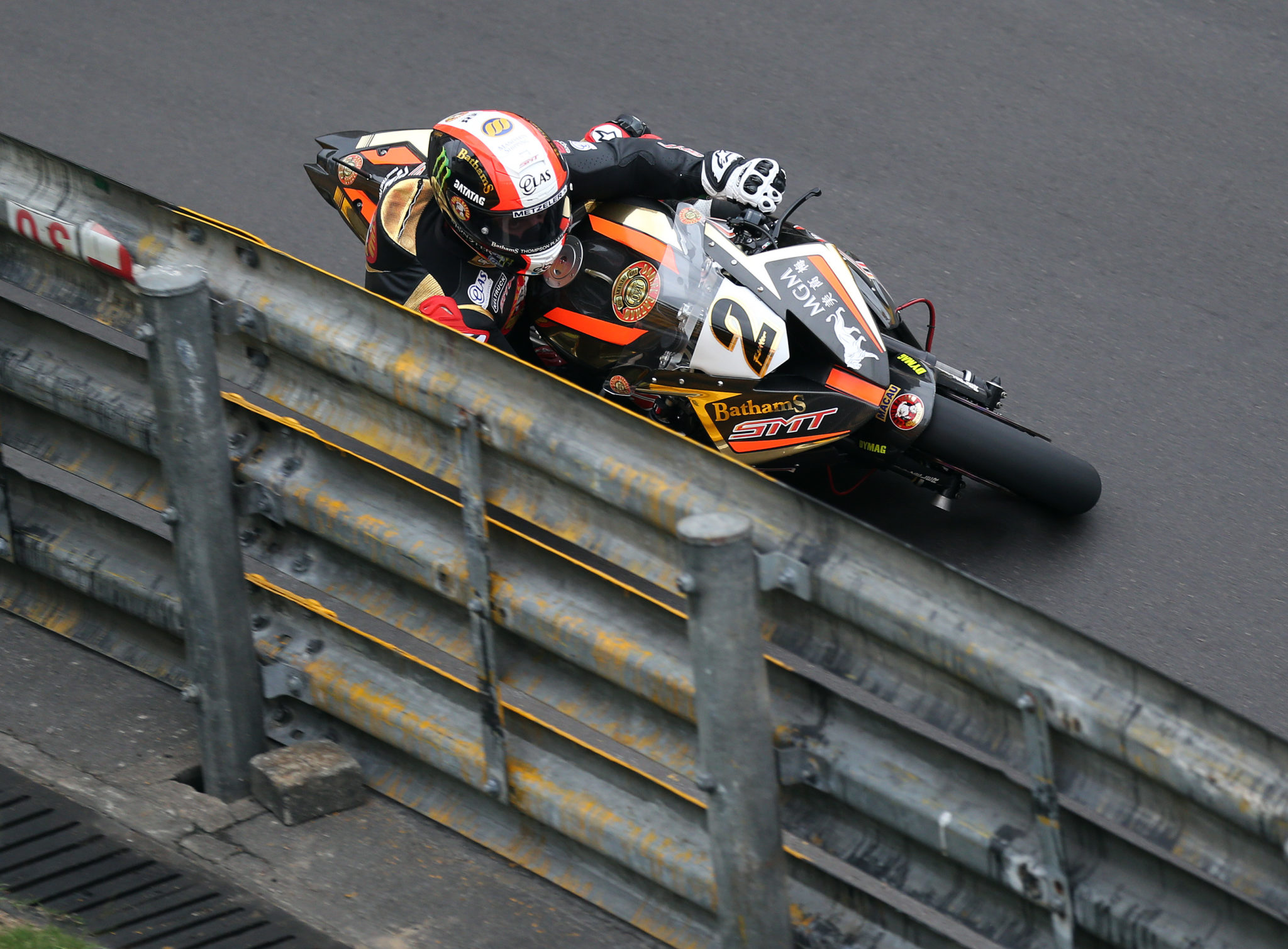 PACEMAKER, BELFAST, 16/11/2017: Michael Rutter (SMT/Bathams BMW) in action at Fisherman's Bend during the first practice session at the 2017 Macau Grand Prix.