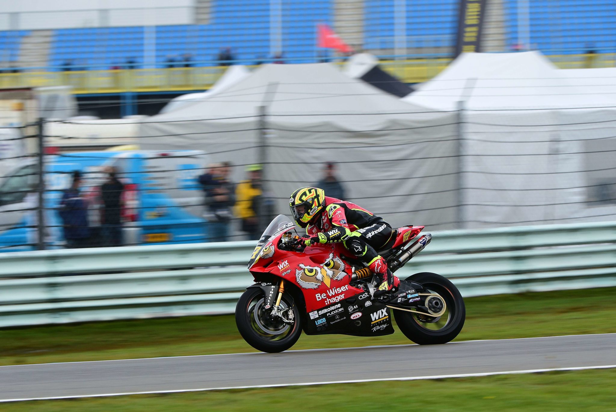 Shane Bryne on his way to winning his sixth title credit Jon Jessop Photography