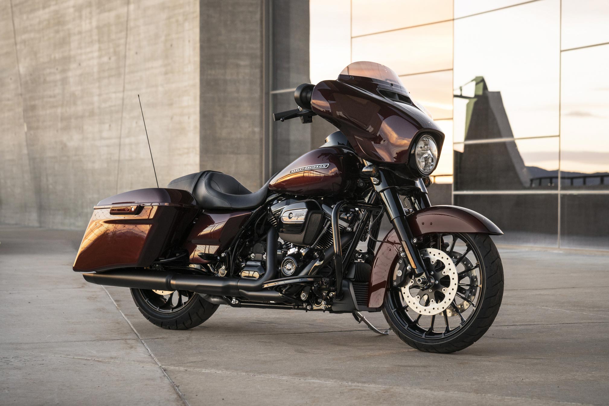 2018-Harley-Davidson-Street-Glide-Special1