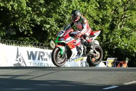 Steve Mercer in action at the Isle of Man TT in 2017 image credit Dafabet Devitt Racing