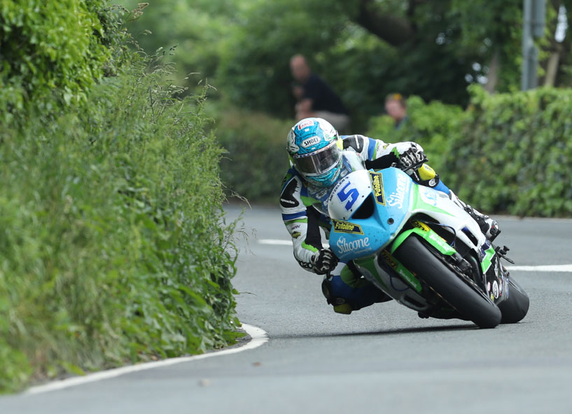 Dean Harrison racing in what turned out to be one of the best TT races ever credit iomtt.com