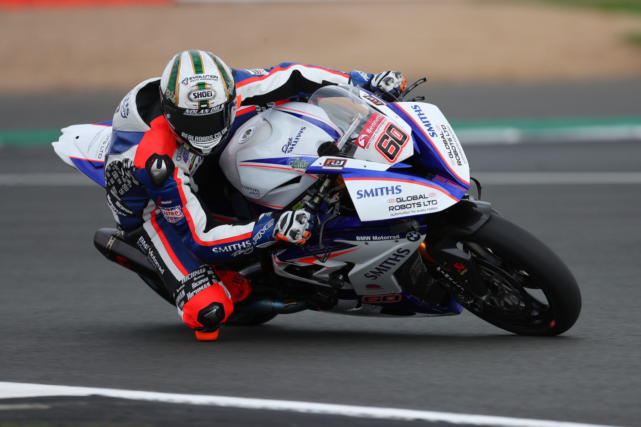 Peter Hickman racing at the BSB credit Double Red