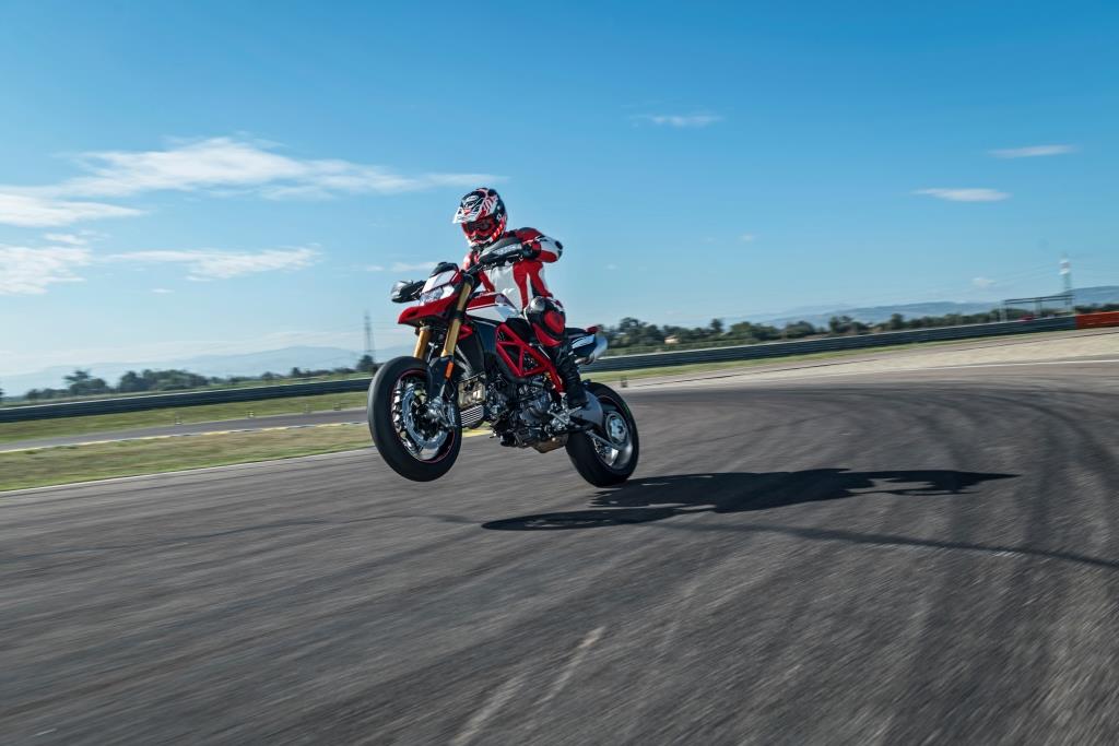 23_DUCATI_HYPERMOTARD_950_SP_AMIENCE