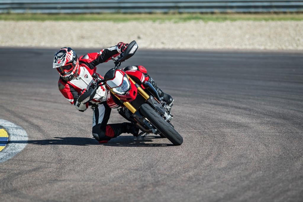 30_DUCATI_HYPERMOTARD_950_SP_AMIENCE