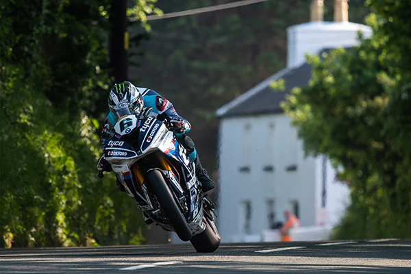 isle of man tt Michael Dunlop at TT 2018