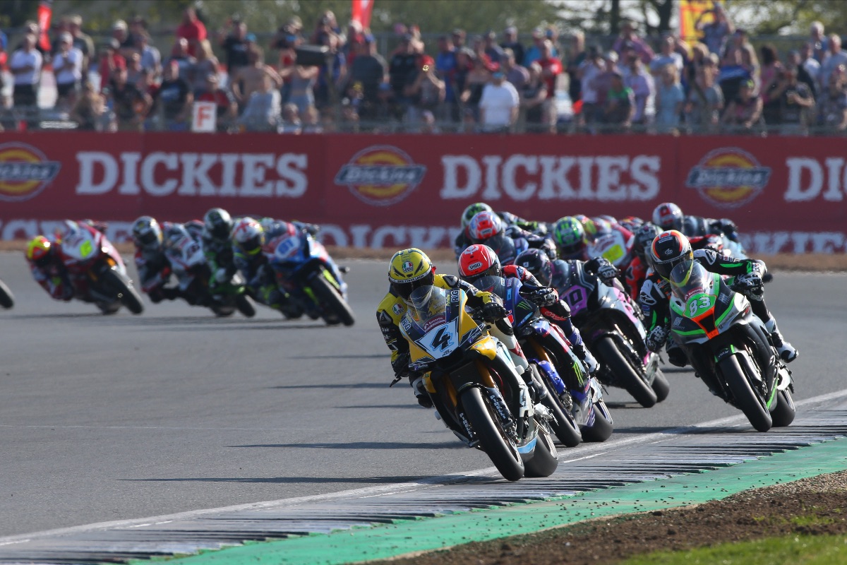 Dan Linfoot leads the pack