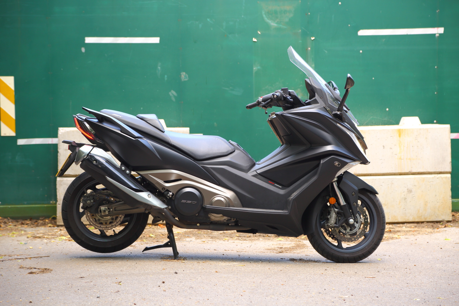 Kymco AK550