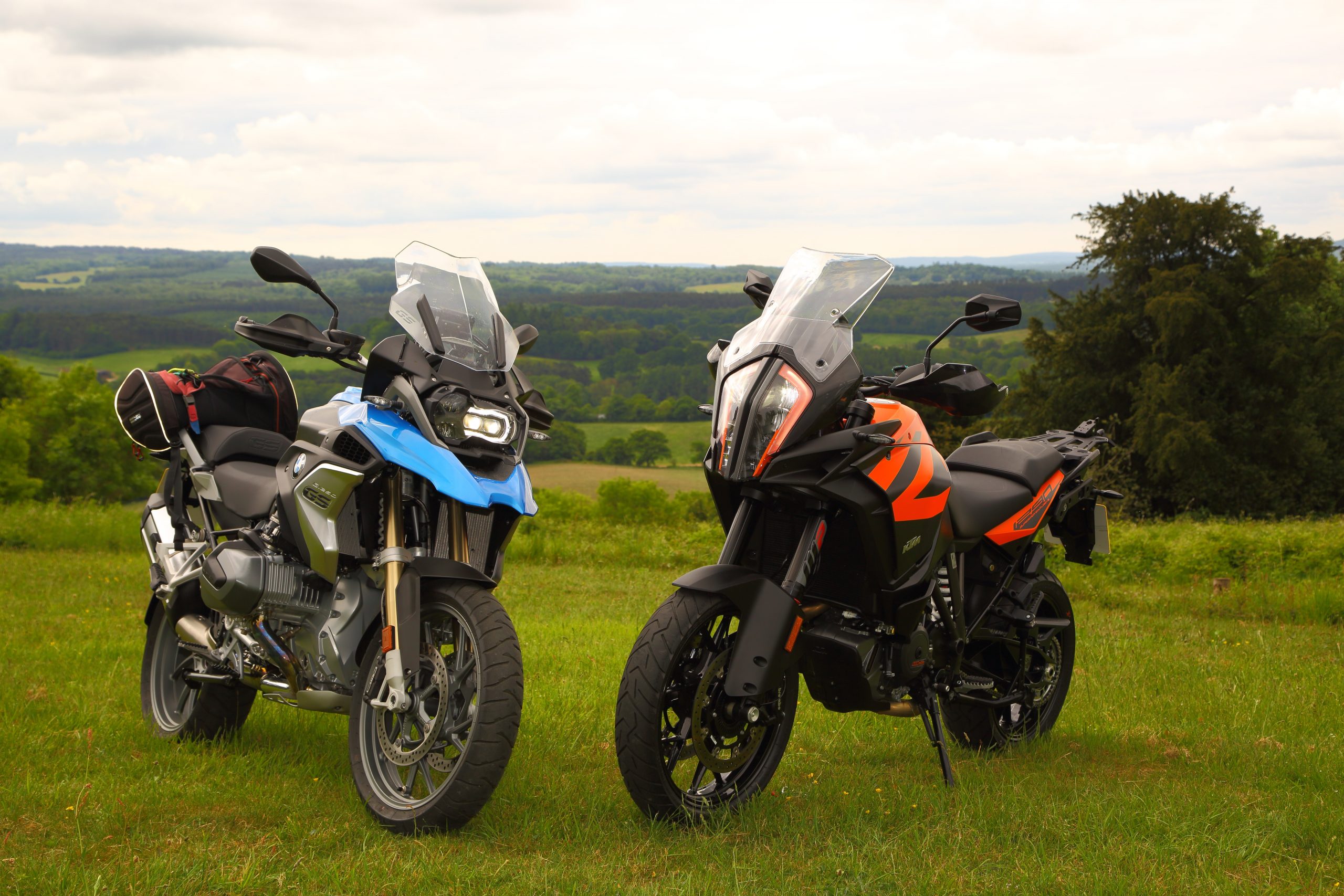 BMW R1250 GS vs KTM 1290 Super Adventure S