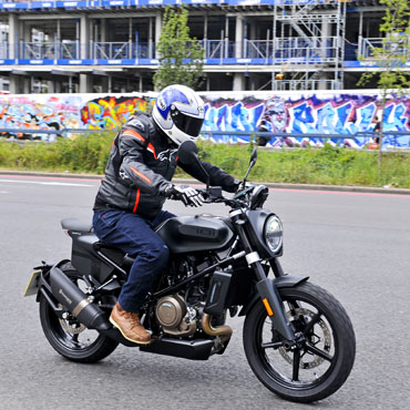 Ride Review: 2019 Husqvarna Svartpilen 701
