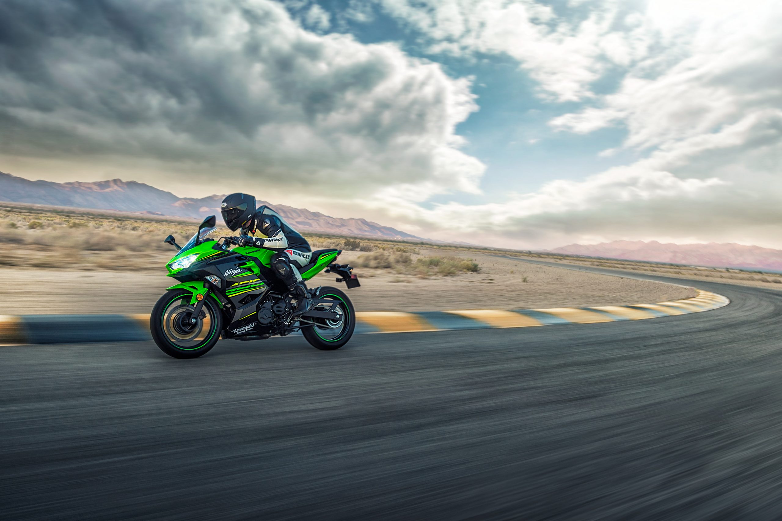 Ninja 400 – Action Images (10)