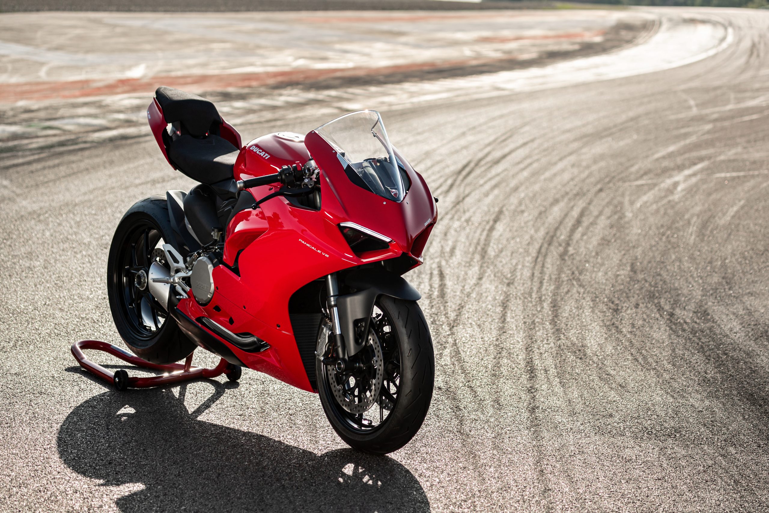 DUCATI_PANIGALE V2_AMBIENCE_28_UC101517_High
