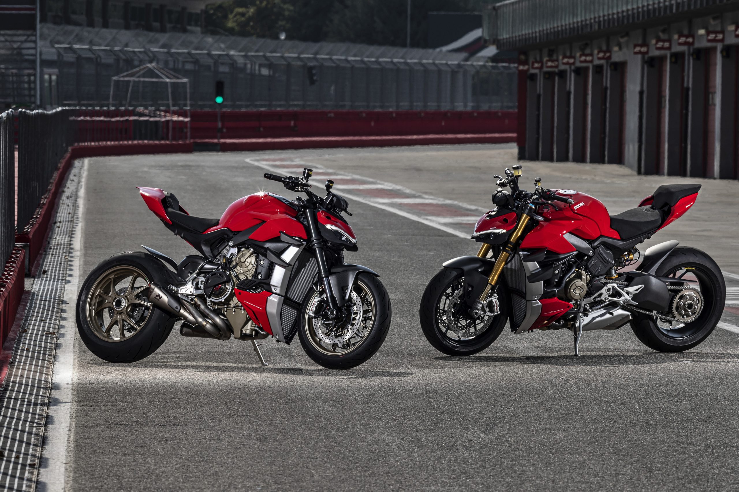 MY20_DUCATI_STREETFIGHTER V4 S_AMBIENCE_44_UC101679_Mid