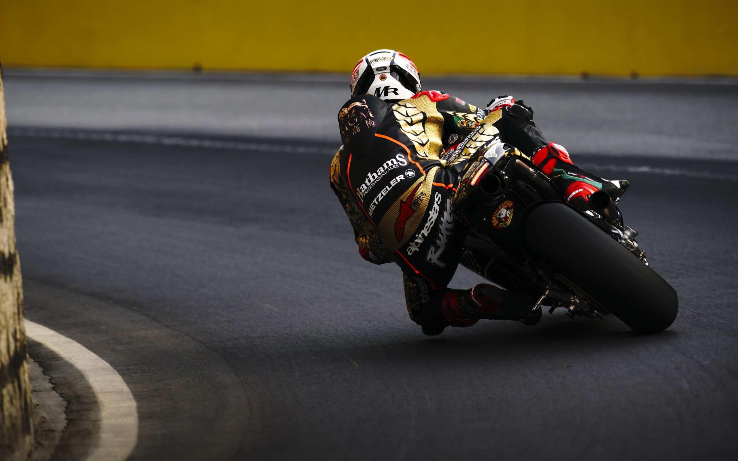 Michael Rutter taking on a bend at Macau GP