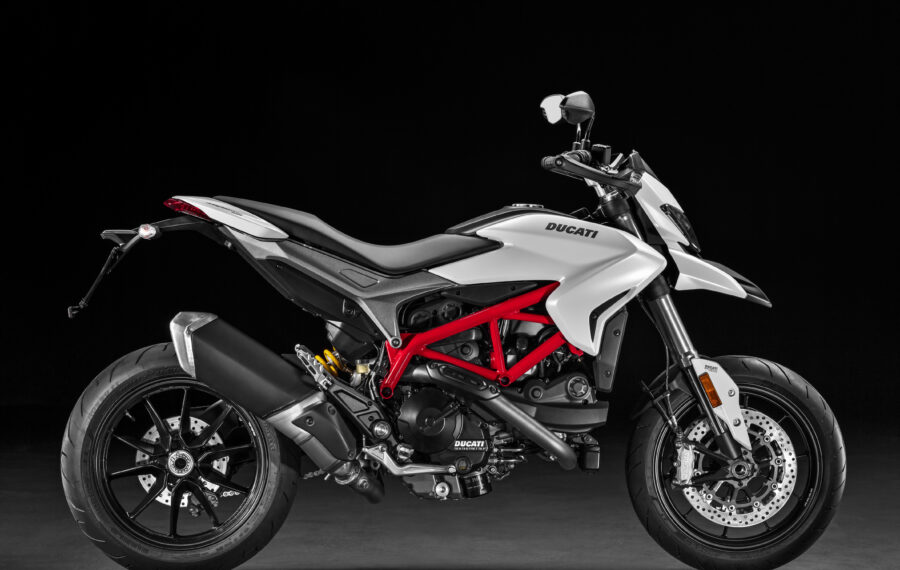 02 HYPERMOTARD 939_UC36126_High