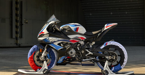 First Look: 2021 BMW M1000RR