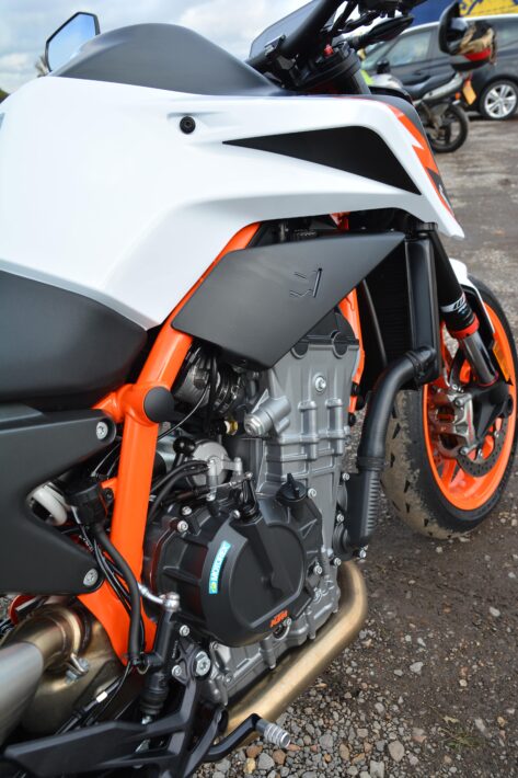 KTM Duke 890 R 