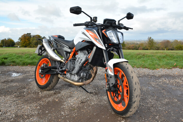Ktm duke on sale 890 r
