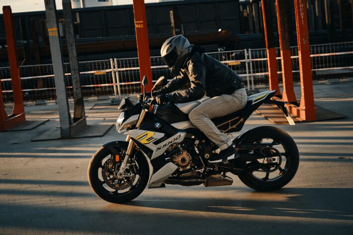 First Look: 2021 BMW S1000R