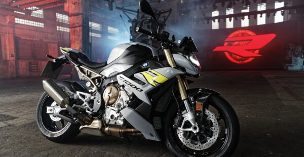 First Look: 2021 BMW S1000R
