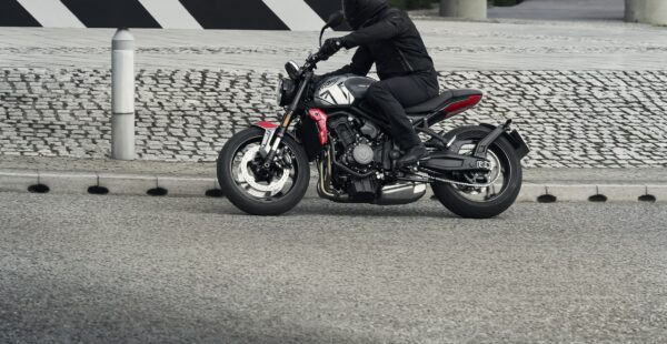 First Look: 2021 Triumph Trident 660