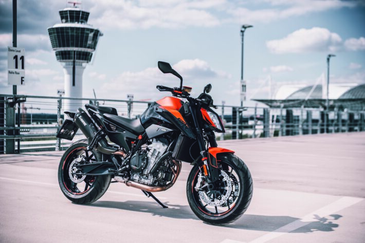 KTM duke 890