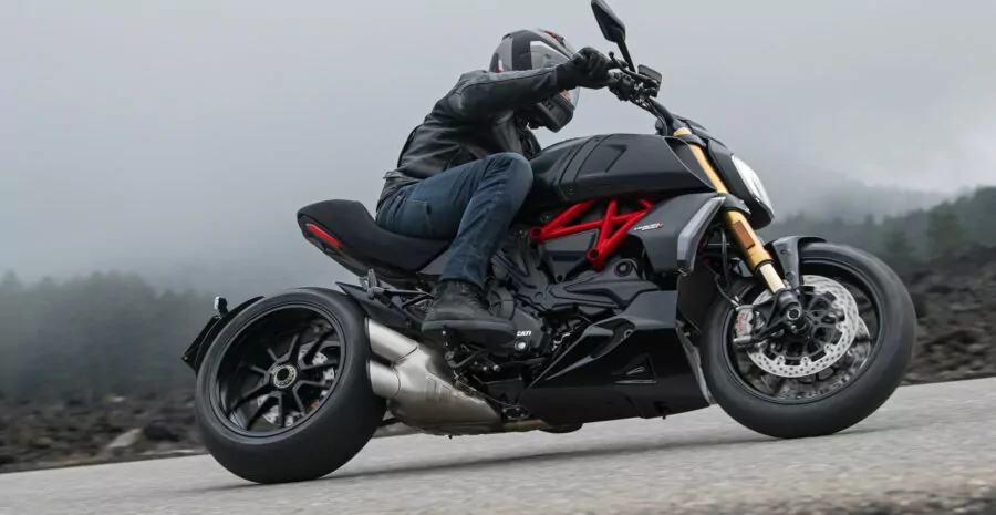 07_DUCATI_DIAVEL S_ACTION_UC68912_High