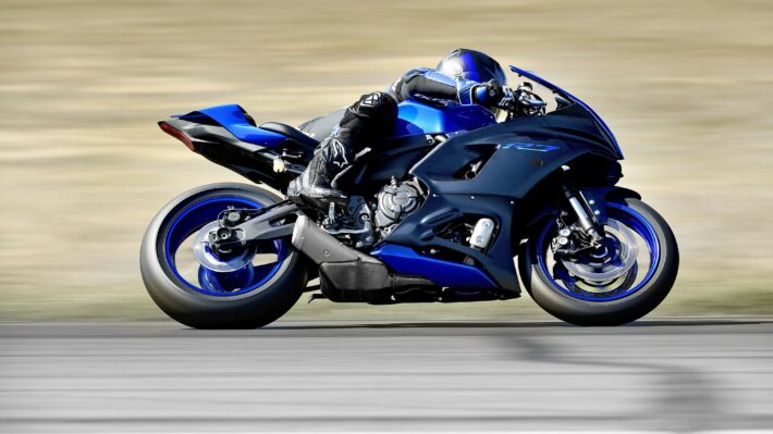 Yamaha R7