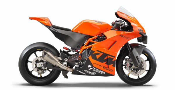 First Look: 2022 KTM RC8C