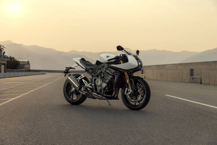 2022 Triumph Speed Triple 1200 RR