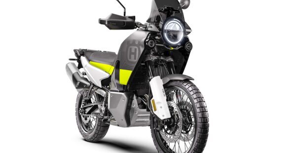 First Look: 2022 Husqvarna Norden 901