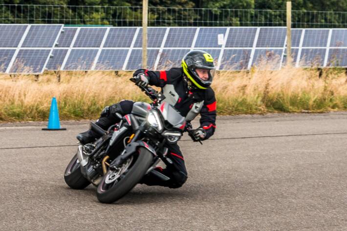 Knee-down Motorcycle Training 