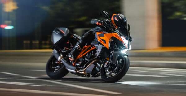 First Look: 2022 KTM 1290 Super Duke GT