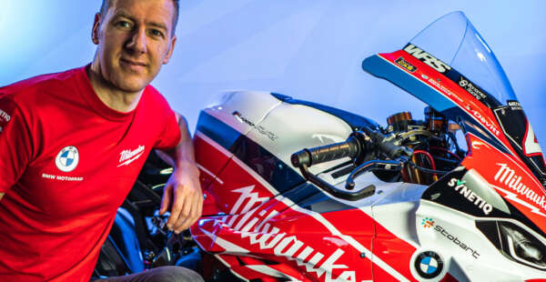 Ian Hutchinson Returns to Devitt-Sponsored Milwaukee BMW for 2022 Roads Campaign