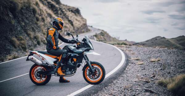 First Look: 2023 KTM 890 SMT