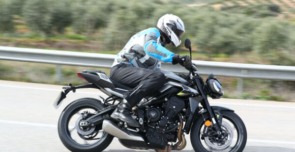 Battle of the Naked Bikes – Triumph Street Triple 765 RS/R v Honda CB750 Hornet