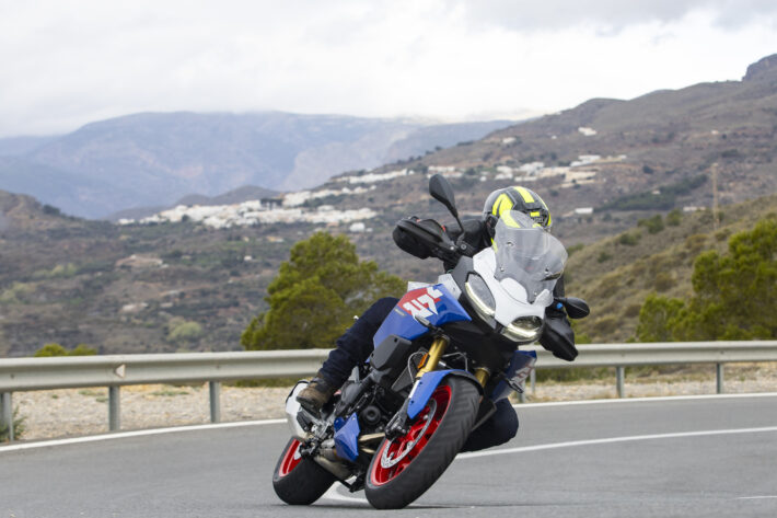 2025 BMW F900 XR