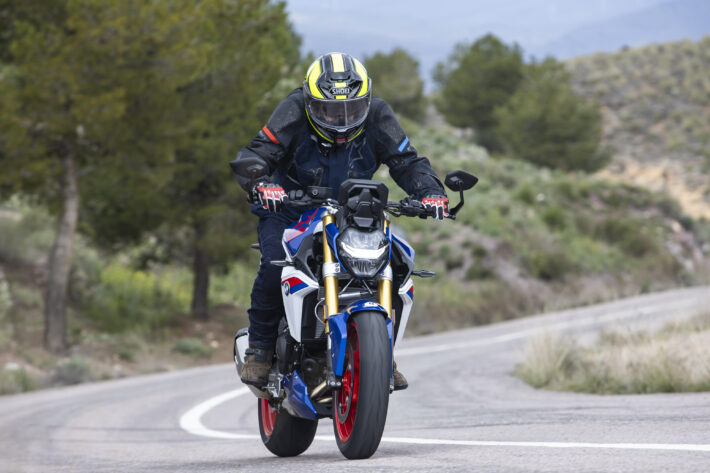 2025 BMW F900