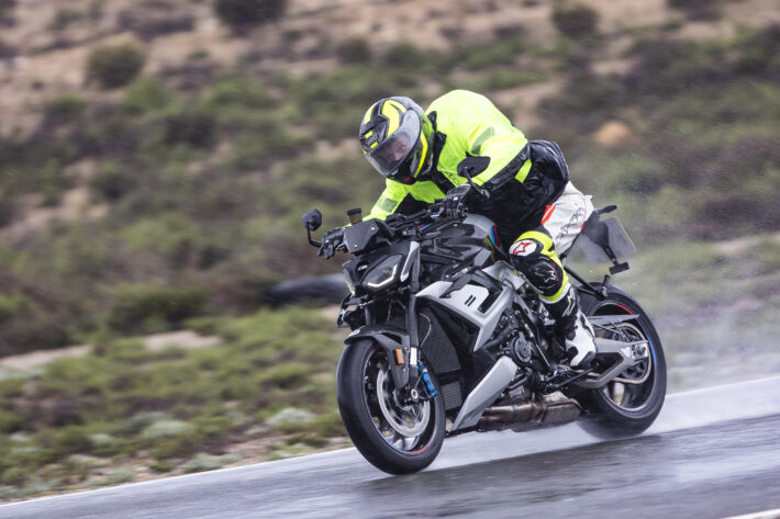 2025 BMW M1000 R