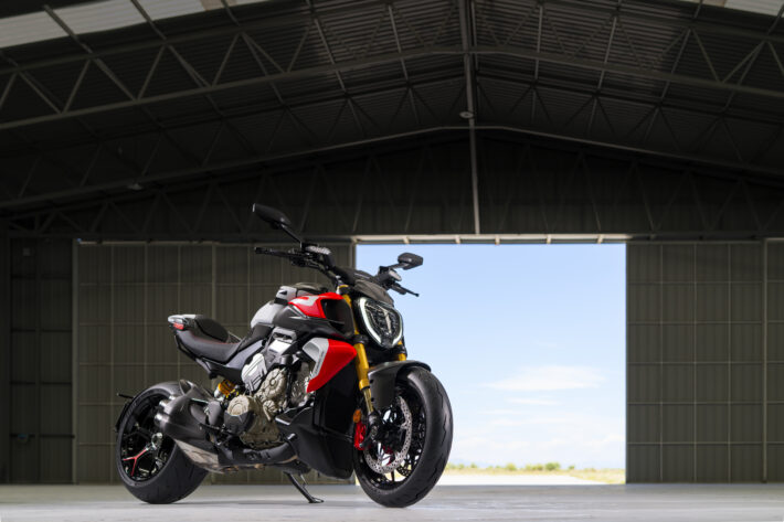 2026 Ducati Diavel V4 RS